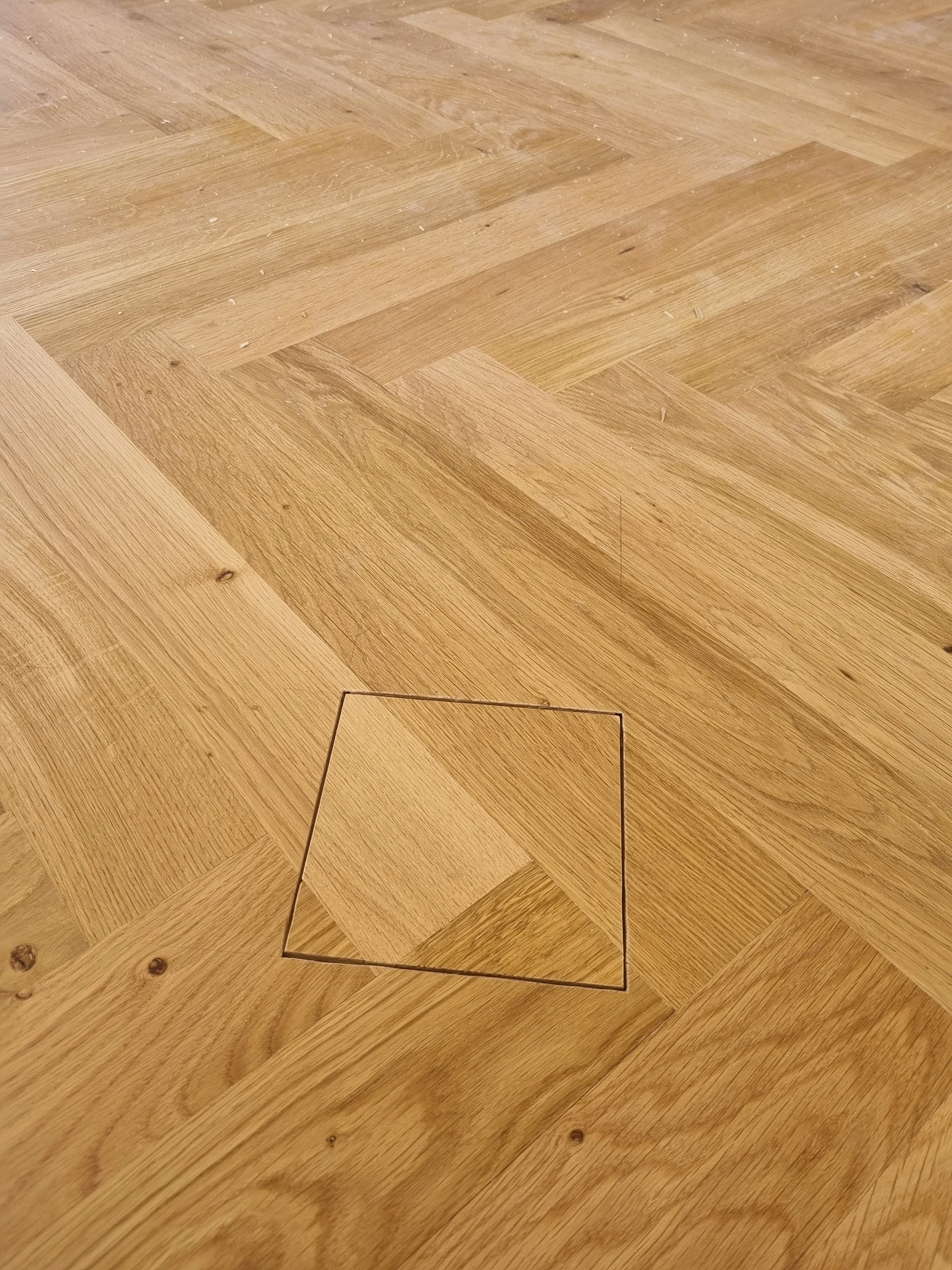 Fischgräte Bodensteckdose